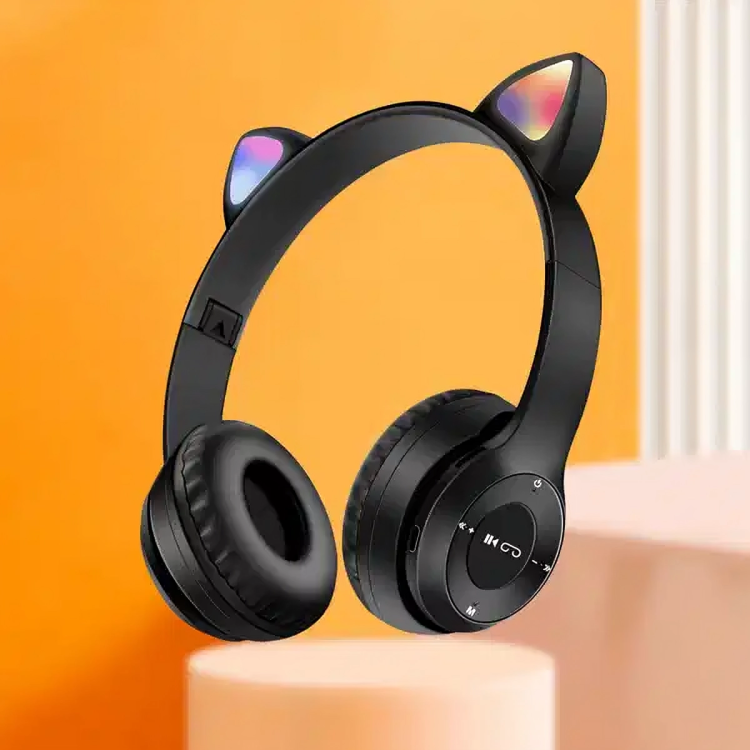 P47 Cat Wireless Gaming Headset, Bluetooth 5.0  , girls  Headphones,LED Light Up Bluetooth Over Ear Headphones for Girl and Adults Wearing (Black))