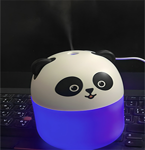 Small panda scents and lighting , humidifiers and air fresheners, used in the car - Home and in a library via USB